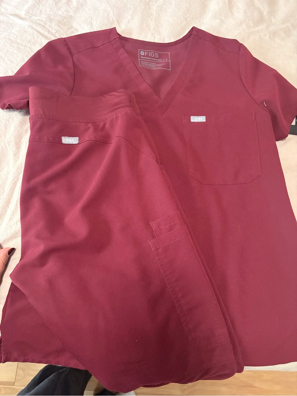 FIGS Women V-Neck Scrub Top and Pants in Burgundy